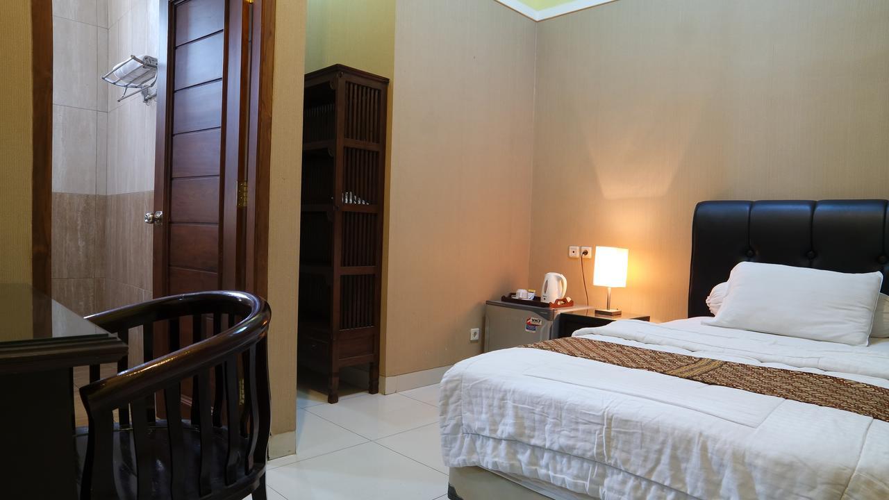 Omah Semar Homestay ジョグジャカルタ エクステリア 写真